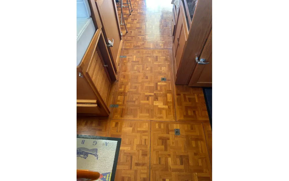 slider 24 Grand Banks  42 Europa