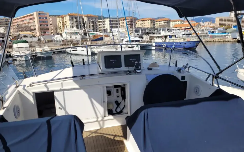 slider 13 Grand Banks  42 Europa
