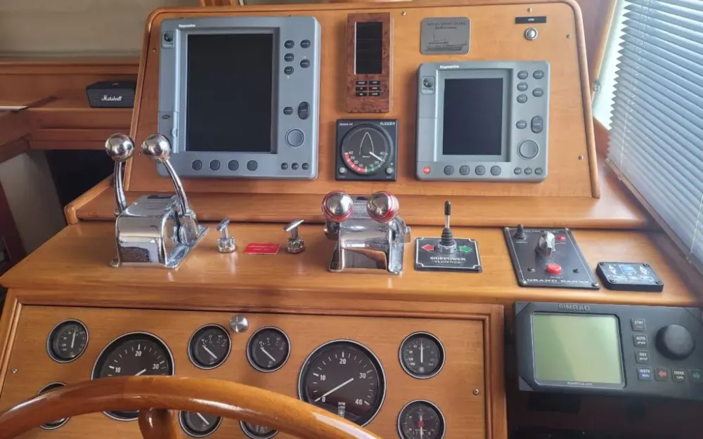 slider 14 Grand Banks  42 Europa