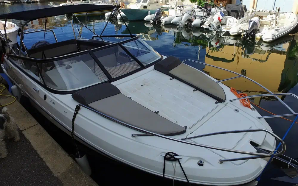 slider 4 Jeanneau Cap Camarat 7.5 DC