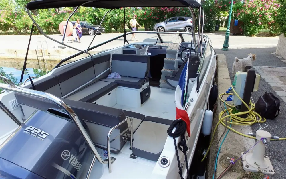 slider 6 Jeanneau Cap Camarat 7.5 DC Serie 2
