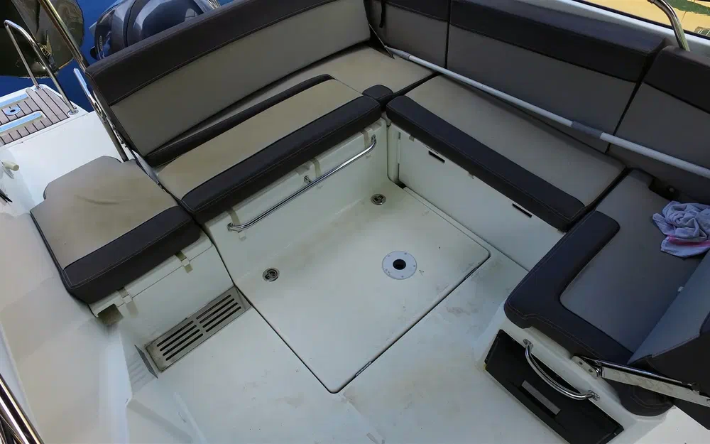 slider 7 Jeanneau Cap Camarat 7.5 DC