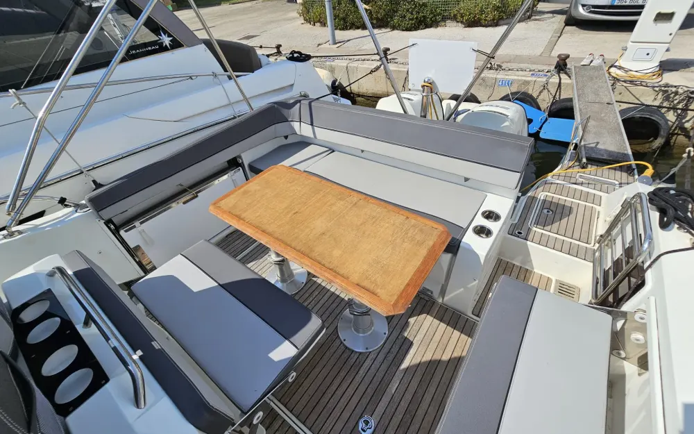 slider 2 Jeanneau Cap Camarat 9.0 WA