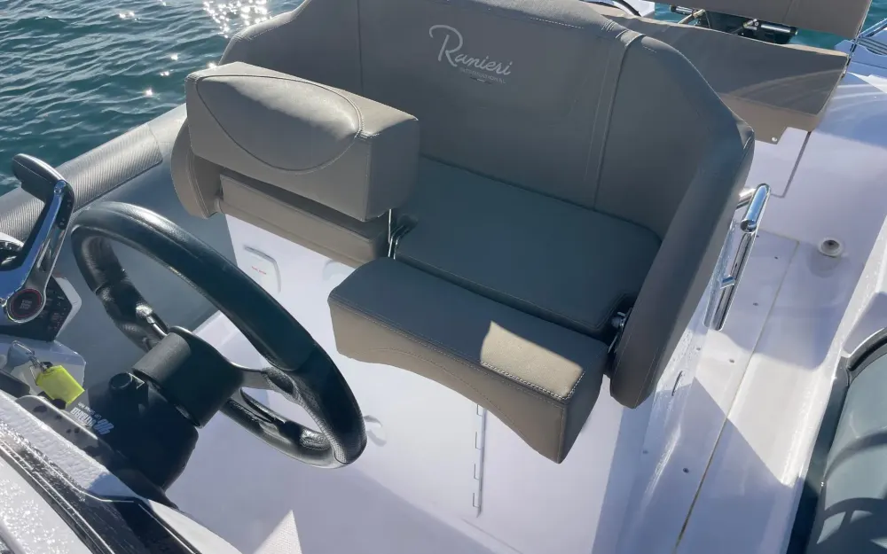 slider 11 Ranieri Cayman 26 Sport Touring