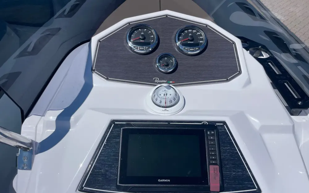 slider 2 Ranieri Cayman 26 Sport Touring