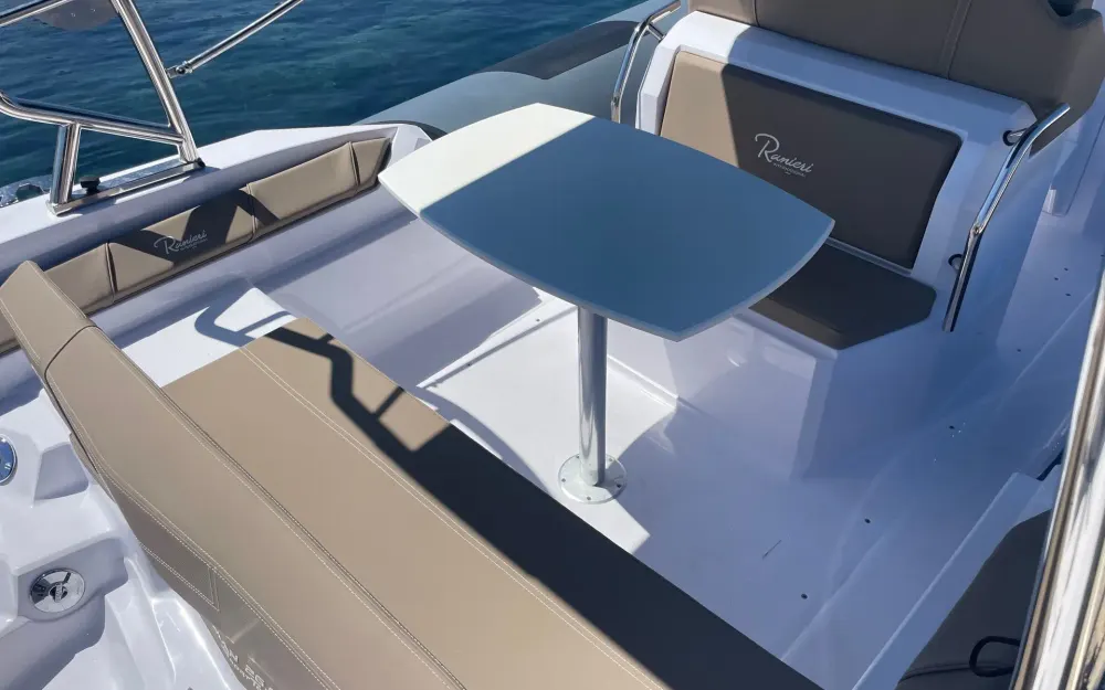 slider 4 Ranieri Cayman 26 Sport Touring