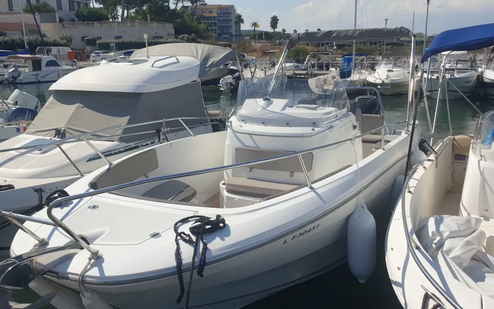 slider 0 Jeanneau Cap Camarat 7.5 CC Serie 2