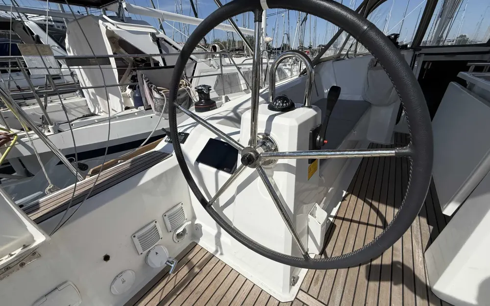 slider 9 Beneteau Oceanis 38.1