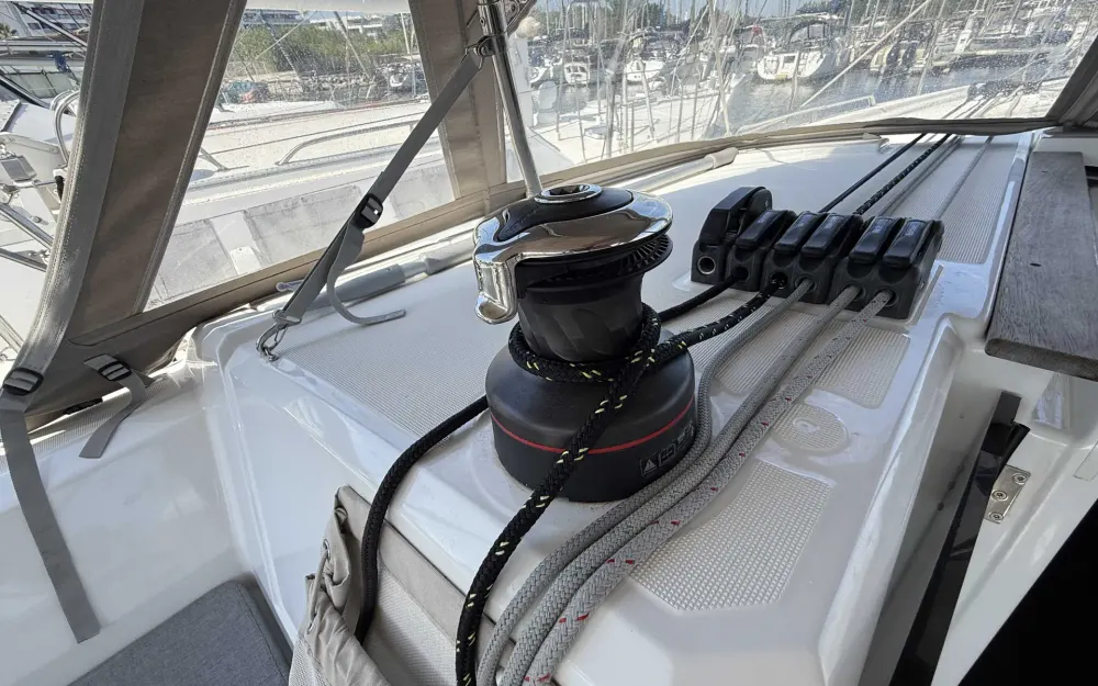 slider 16 Beneteau Oceanis 38.1