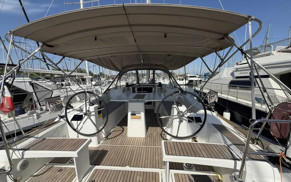 slider 1 Beneteau Oceanis 38.1