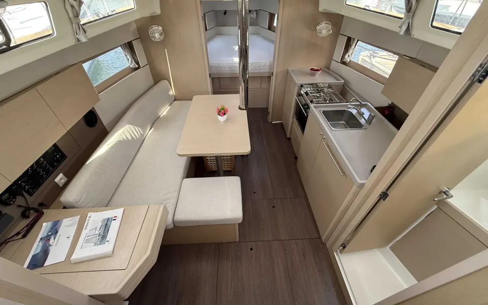 slider 19 Beneteau Oceanis 38.1
