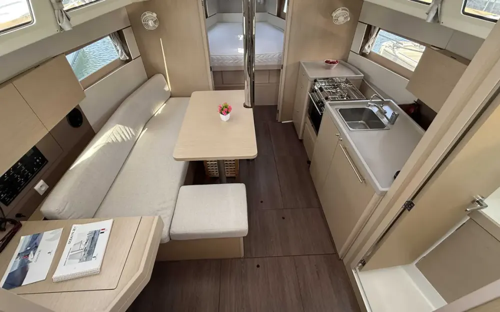 slider 21 Beneteau Oceanis 38.1