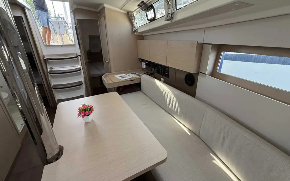 slider 23 Beneteau Oceanis 38.1