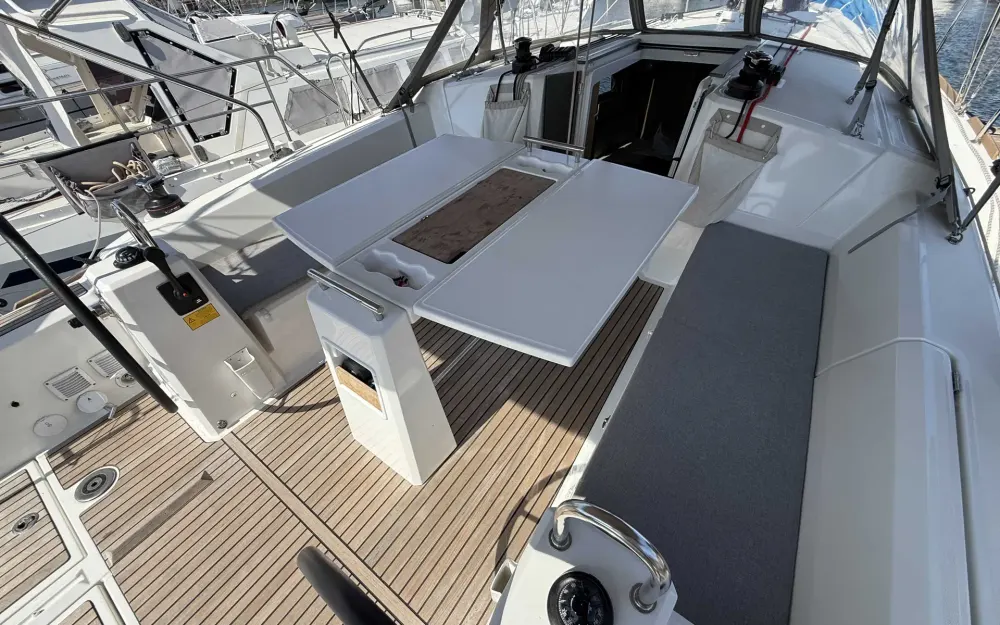 slider 3 Beneteau Oceanis 38.1