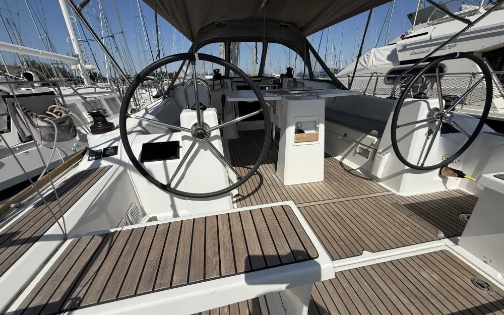 slider 5 Beneteau Oceanis 38.1