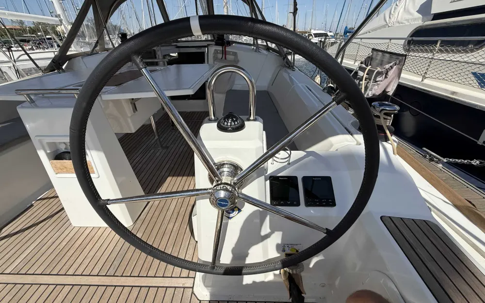 slider 7 Beneteau Oceanis 38.1