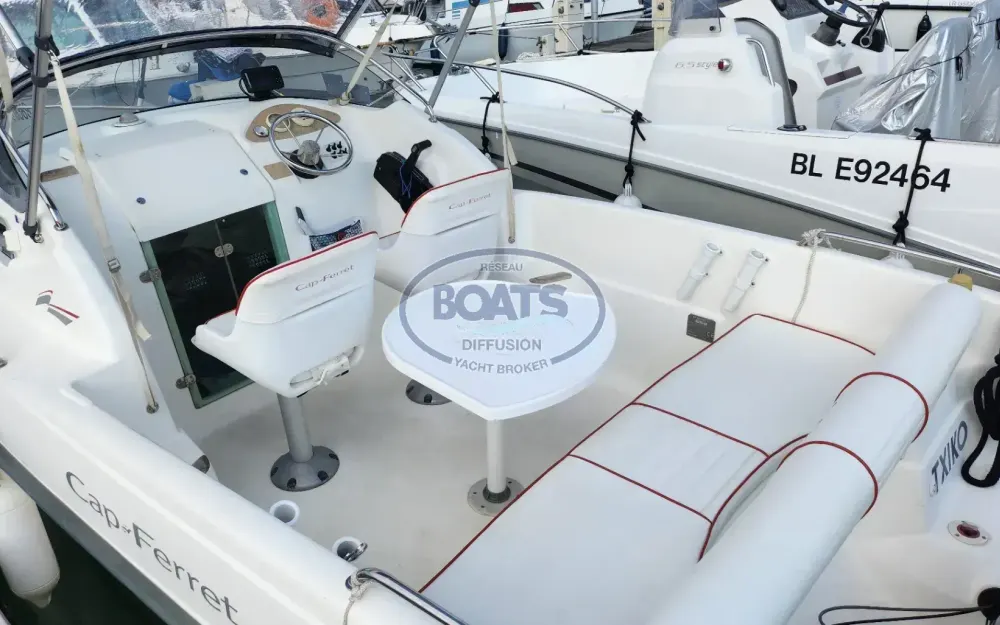 slider 1 B2 Marine Cap Ferret 552CC