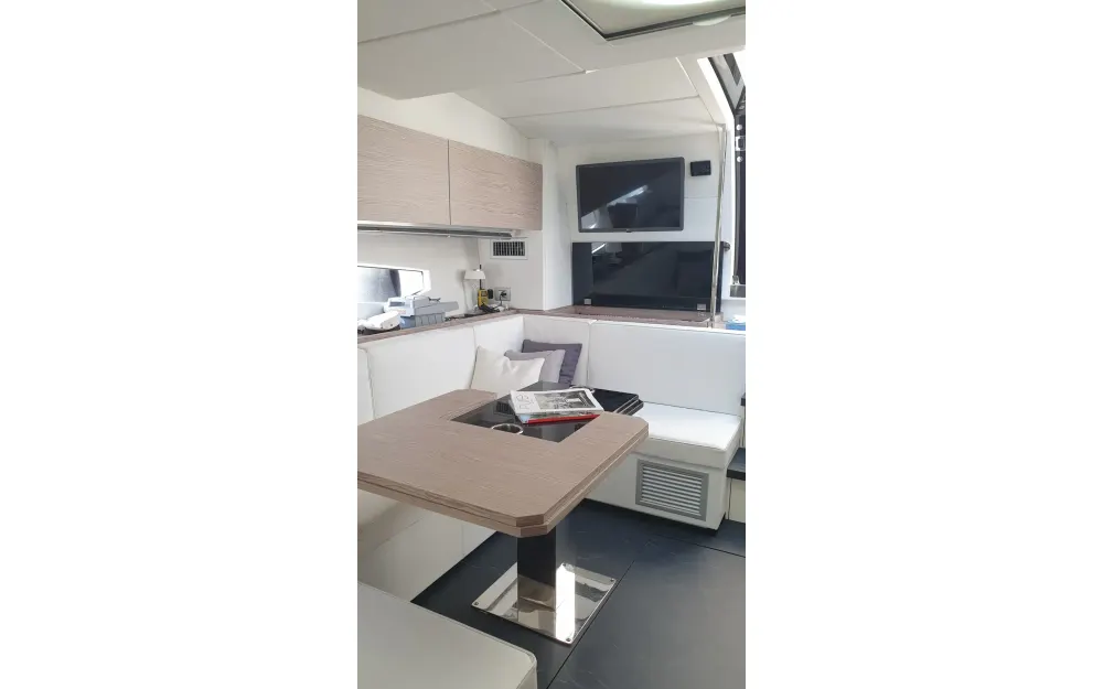 slider 18 Rio Yachts Parana 38