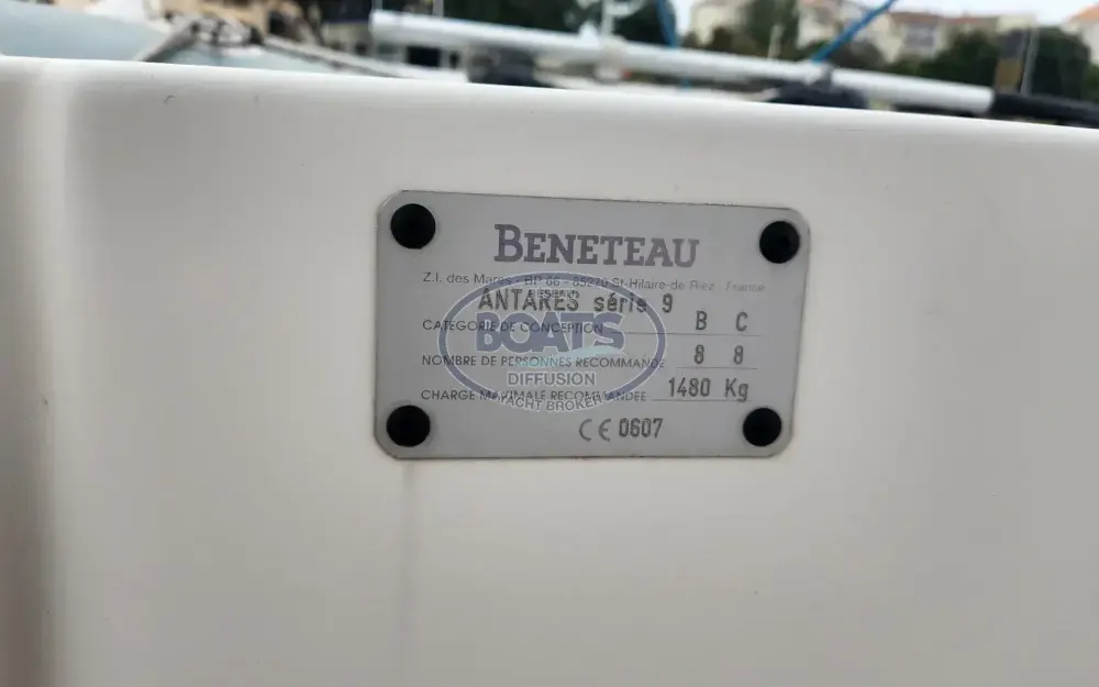 slider 14 Beneteau Antares Serie 9