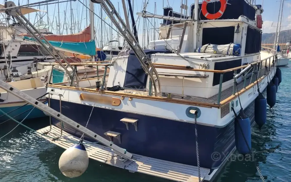 slider 3 American Marine Grand Banks 42 Classic