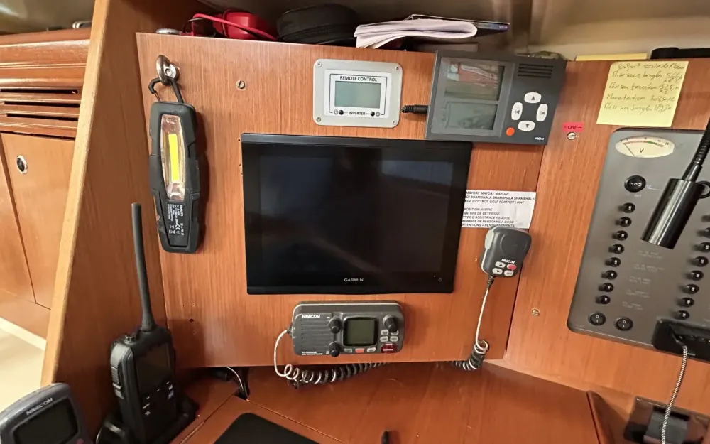 slider 10 Beneteau Oceanis 523