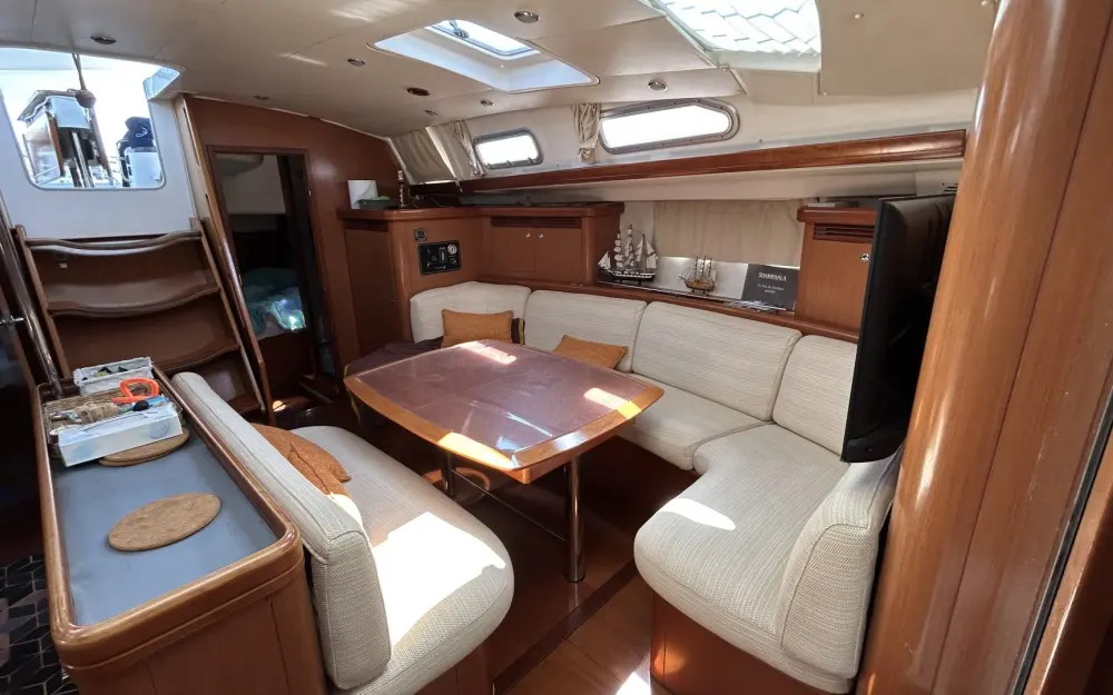 slider 2 Beneteau Oceanis 523