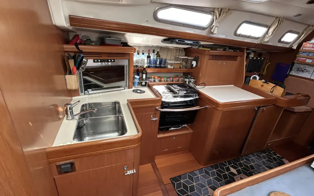 slider 3 Beneteau Oceanis 523