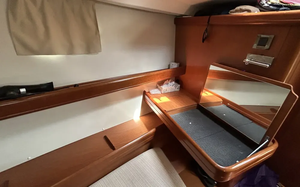 slider 5 Beneteau Oceanis 523