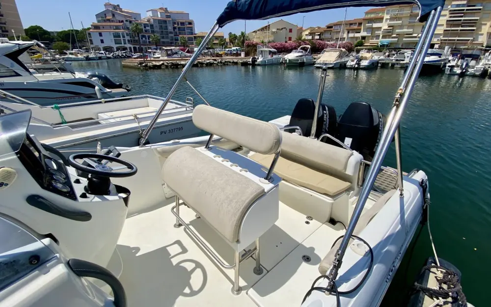 slider 4 Beneteau Flyer 750 Open