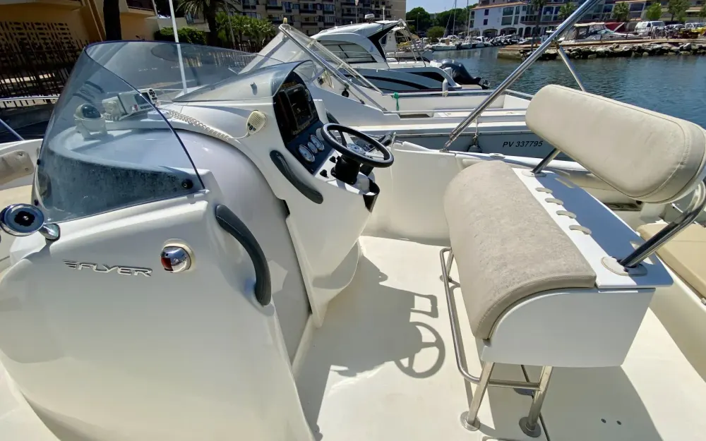 slider 5 Beneteau Flyer 750 Open
