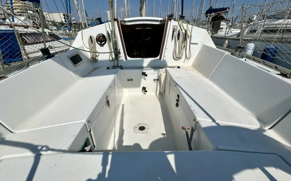 slider 2 Jeanneau Aquila