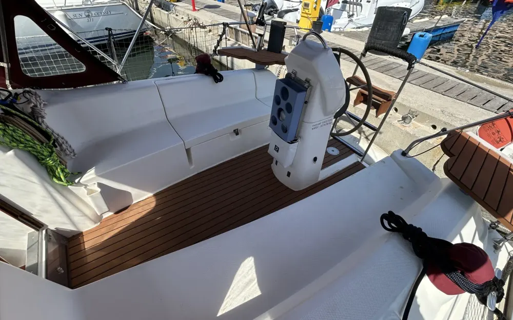 slider 5 Dufour Gib Sea 33