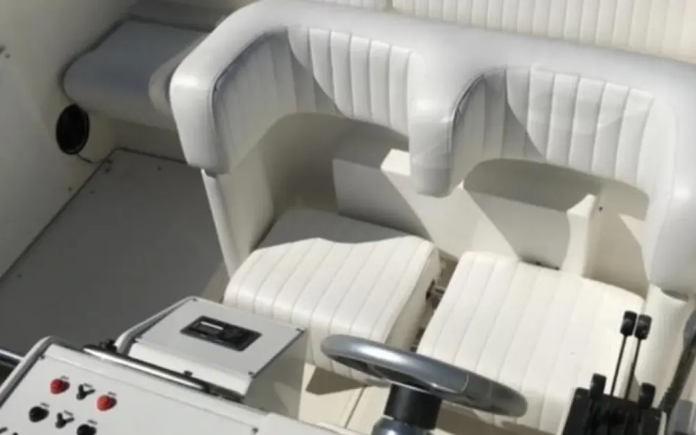 slider 3 Benetti Cougar 37 Offshore