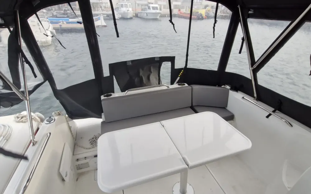 slider 1 Beneteau Antares 7 OB