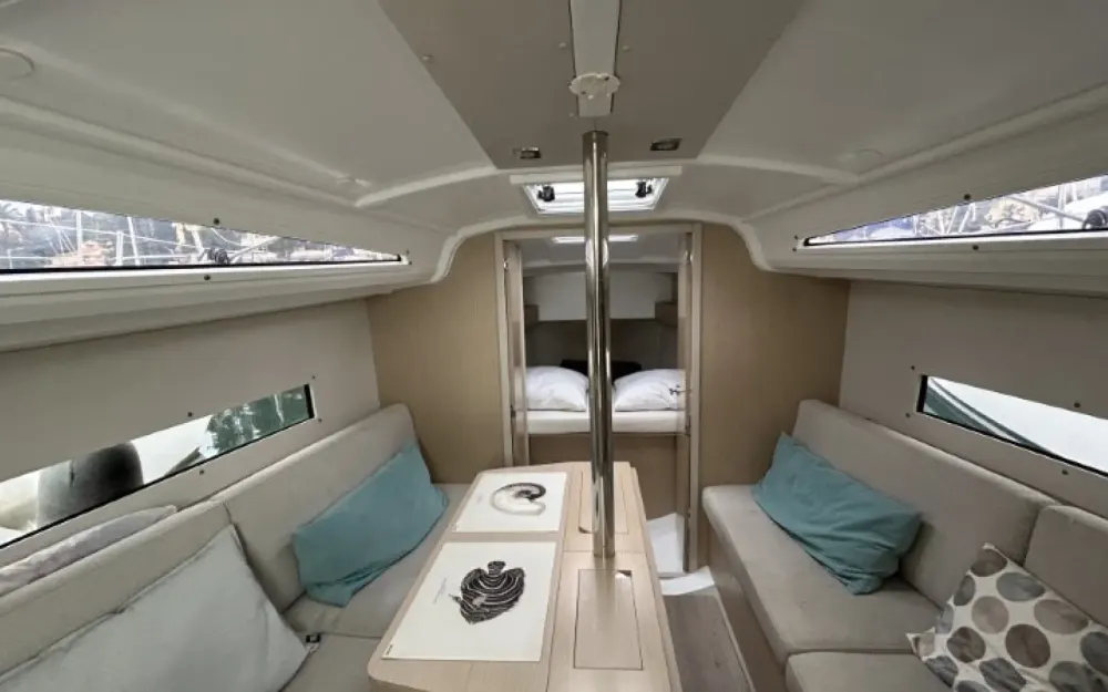 slider 1 Beneteau Oceanis 30.1