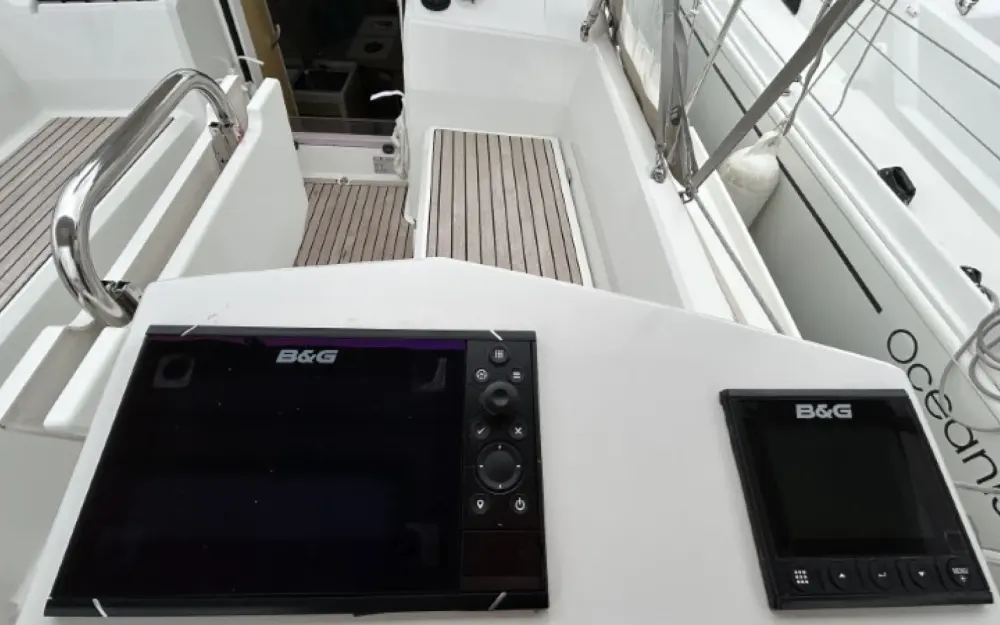 slider 2 Beneteau Oceanis 30.1