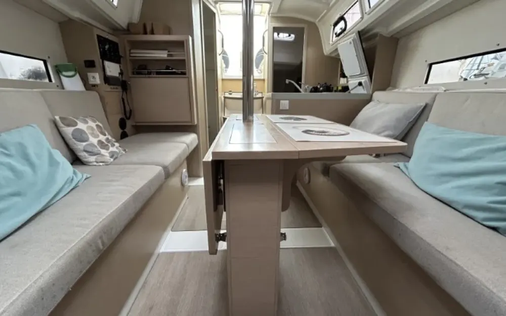slider 6 Beneteau Oceanis 30.1