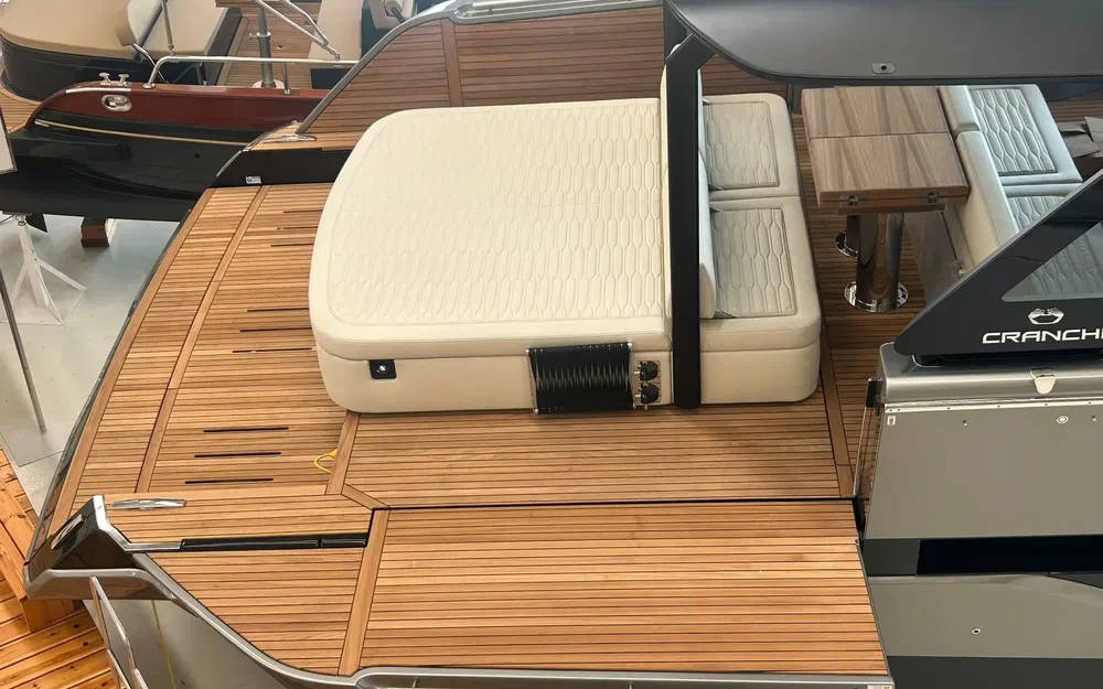 slider 12 Cranchi A46 Luxury Tender