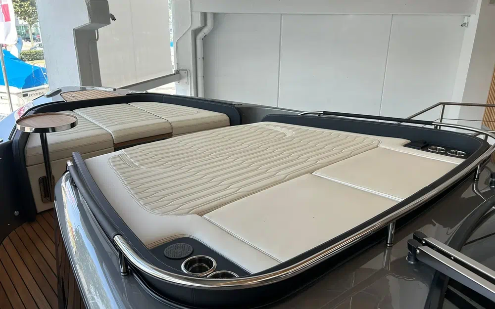 slider 18 Cranchi A46 Luxury Tender