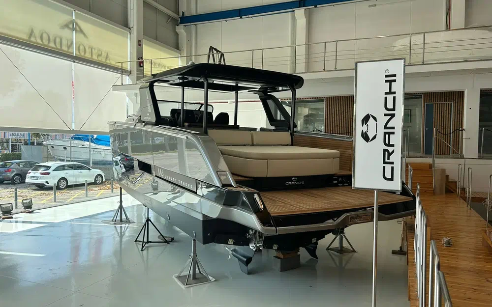 slider 1 Cranchi A46 Luxury Tender