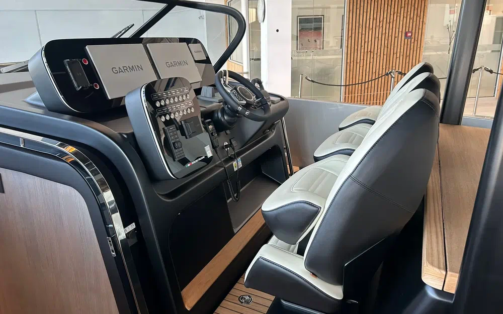 slider 21 Cranchi A46 Luxury Tender