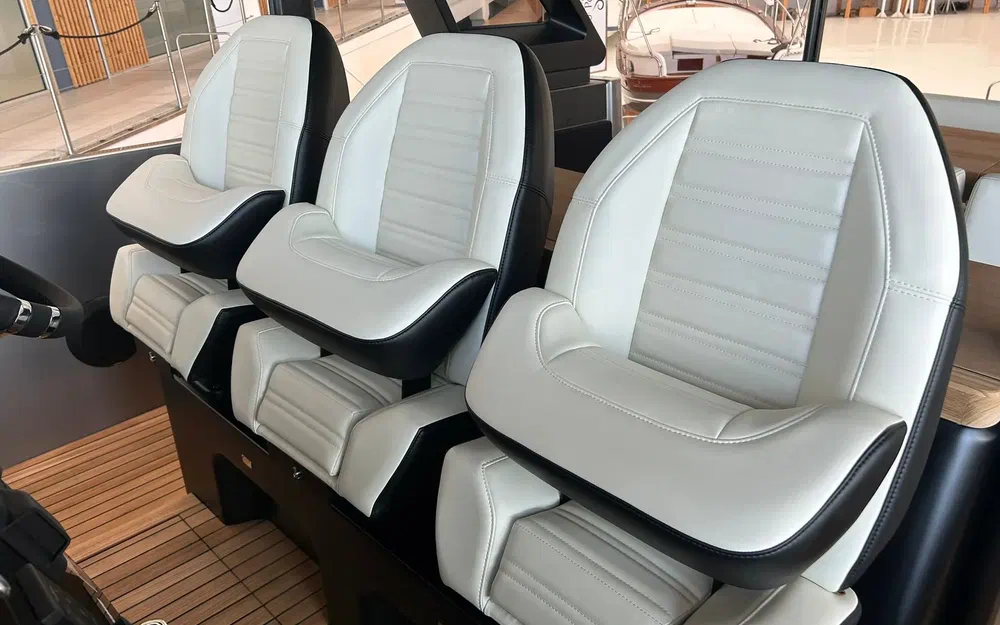 slider 22 Cranchi A46 Luxury Tender