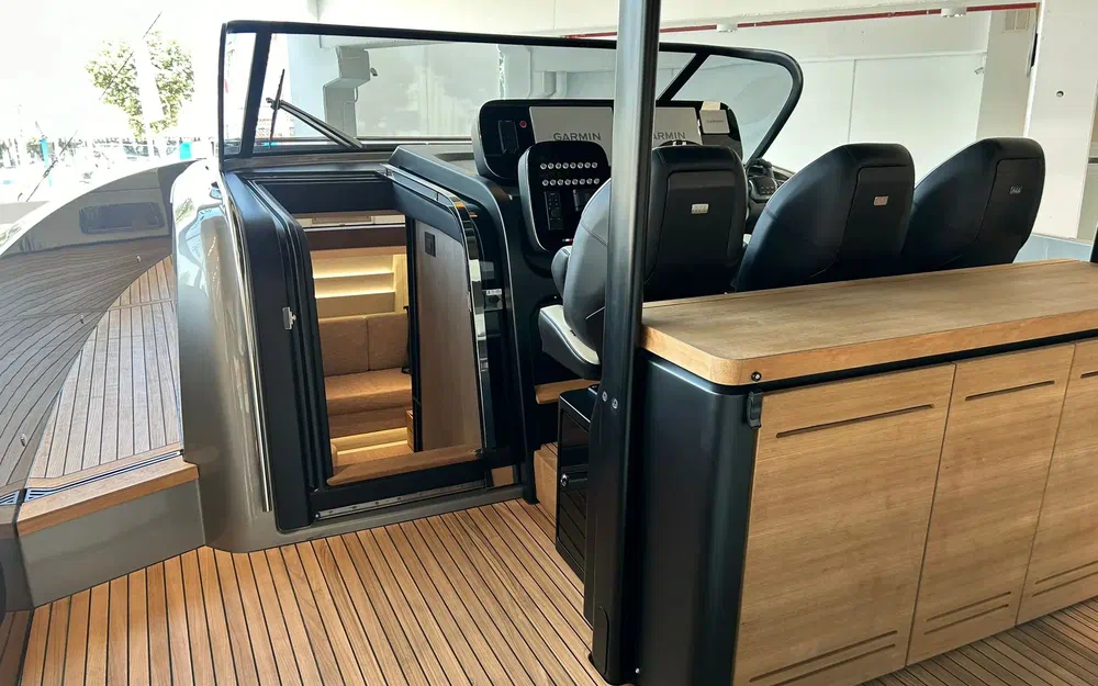 slider 25 Cranchi A46 Luxury Tender