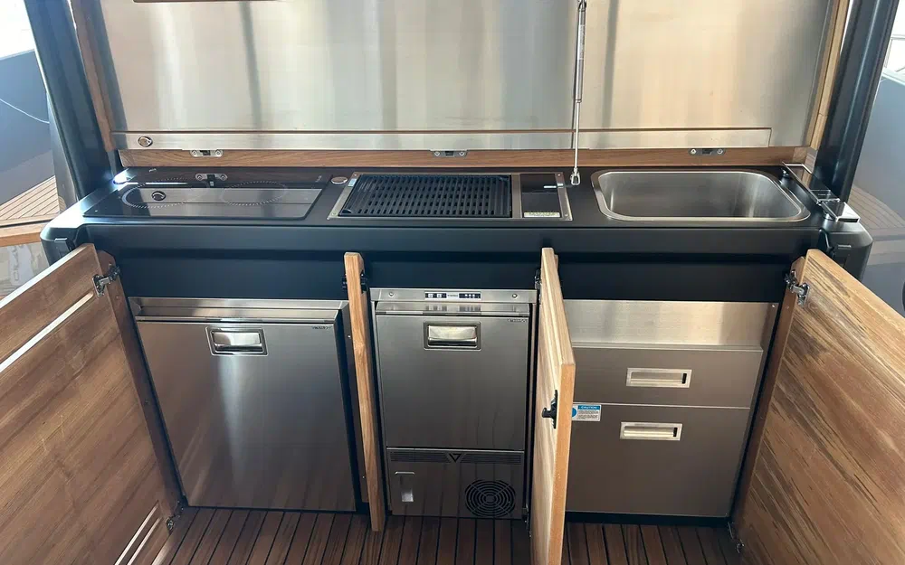 slider 26 Cranchi A46 Luxury Tender