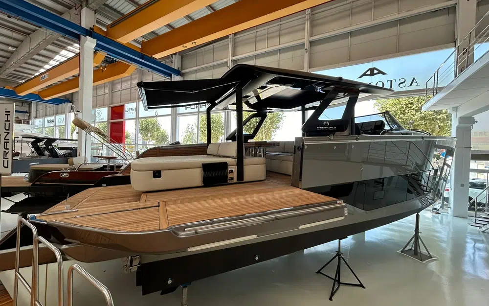 slider 4 Cranchi A46 Luxury Tender