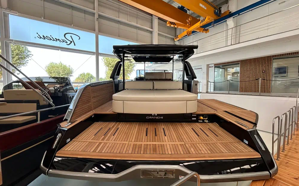 slider 8 Cranchi A46 Luxury Tender