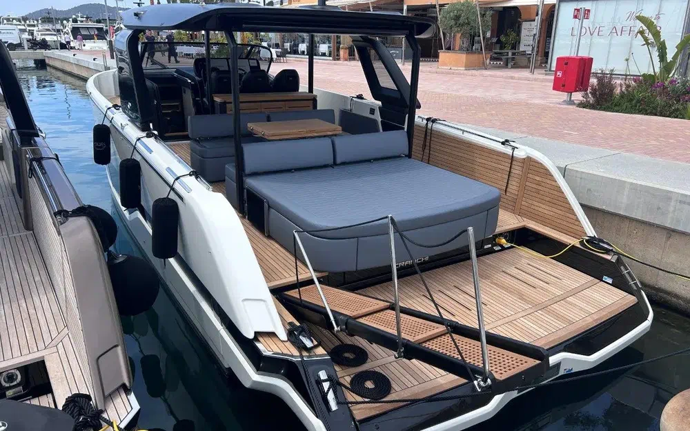 slider 0 Cranchi A46 Luxury Tender