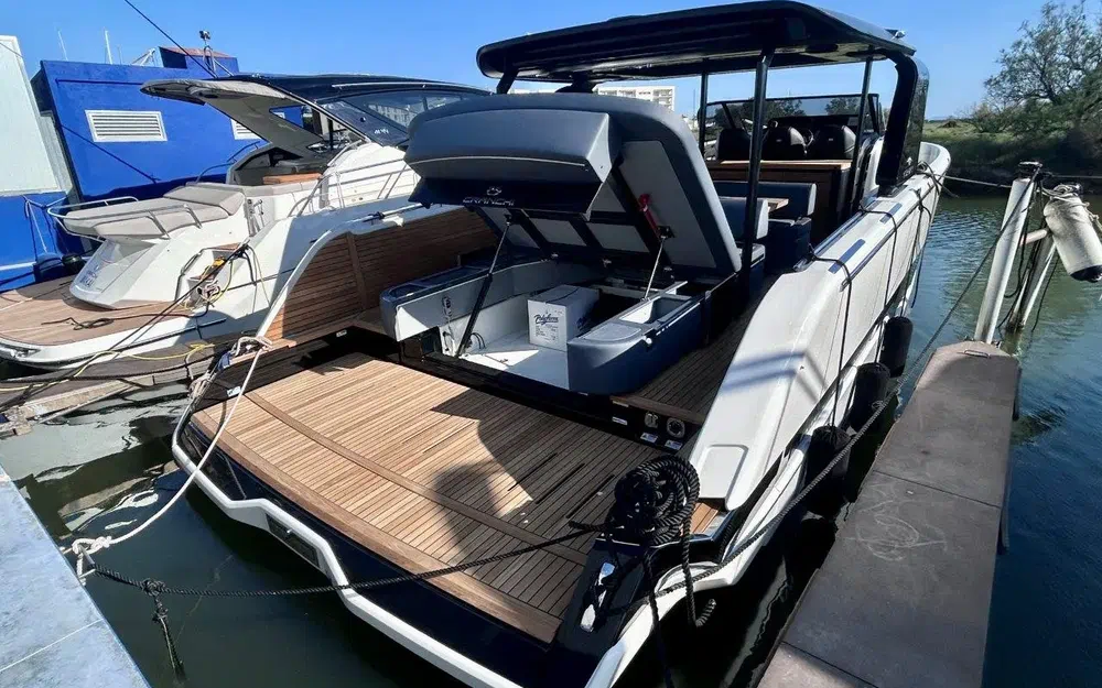 slider 11 Cranchi A46 Luxury Tender