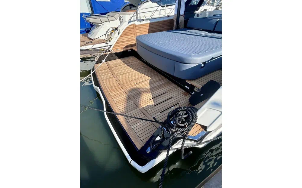 slider 12 Cranchi A46 Luxury Tender