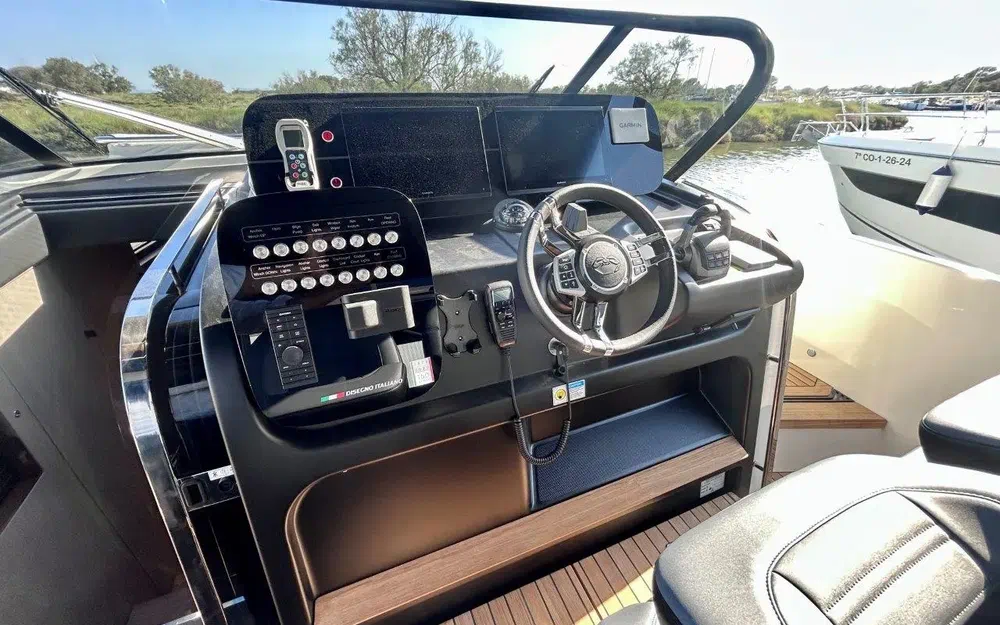 slider 14 Cranchi A46 Luxury Tender